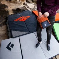 Black Diamond Circuit Z Crash Pad -Rock Climbing Series Store 1 f32b5a47 073f 4b54 a8d0 88b9dbcf3be8