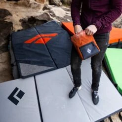 Black Diamond Gapstopper Boulder Accessory Mat -Rock Climbing Series Store 4 a29f52f3 aba1 4f7d 8e43 207032968c57