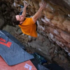 Black Diamond Gapstopper Boulder Accessory Mat -Rock Climbing Series Store 5 e705bb68 09bd 4a39 85c2 be425ffd18a2