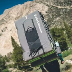 Black Diamond Erratic Crash Pad -Rock Climbing Series Store 7 accb1e66 9b72 4010 bd5c a8001f69e3b9