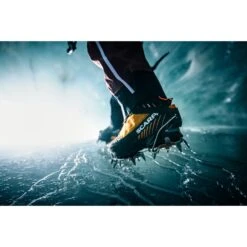 Scarpa Phantom Tech HD -Rock Climbing Series Store MaxDraeger MG 8249 Bearbeitet 2048px MartinSiebererandFabioKeckIceCaveclimbingsession.PhotographerMaxDraeger.SOCIALMEDIAUSEONLY