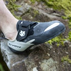 Evolv V6 -Rock Climbing Series Store evolv.v6.climbinh.shoe2