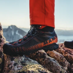 Mammut Taiss Light Mid GTX -Rock Climbing Series Store mammut1